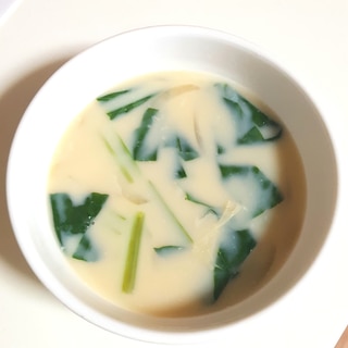 小松菜と玉ねぎの豆乳スープ